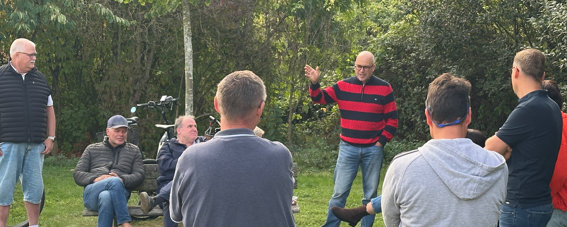 Anwohner diskutieren �ber Spielplatz